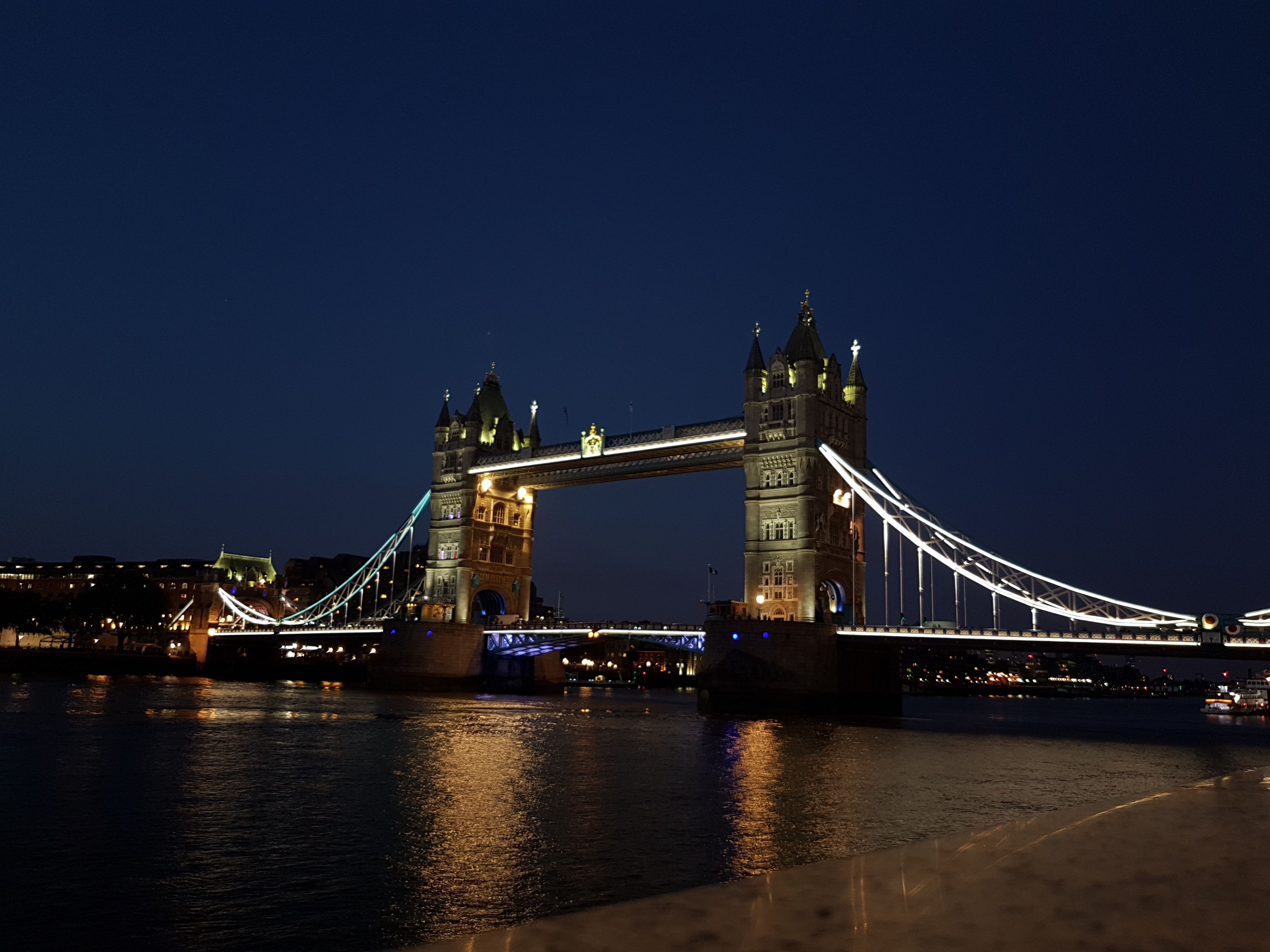 Pont de Londres a la nit